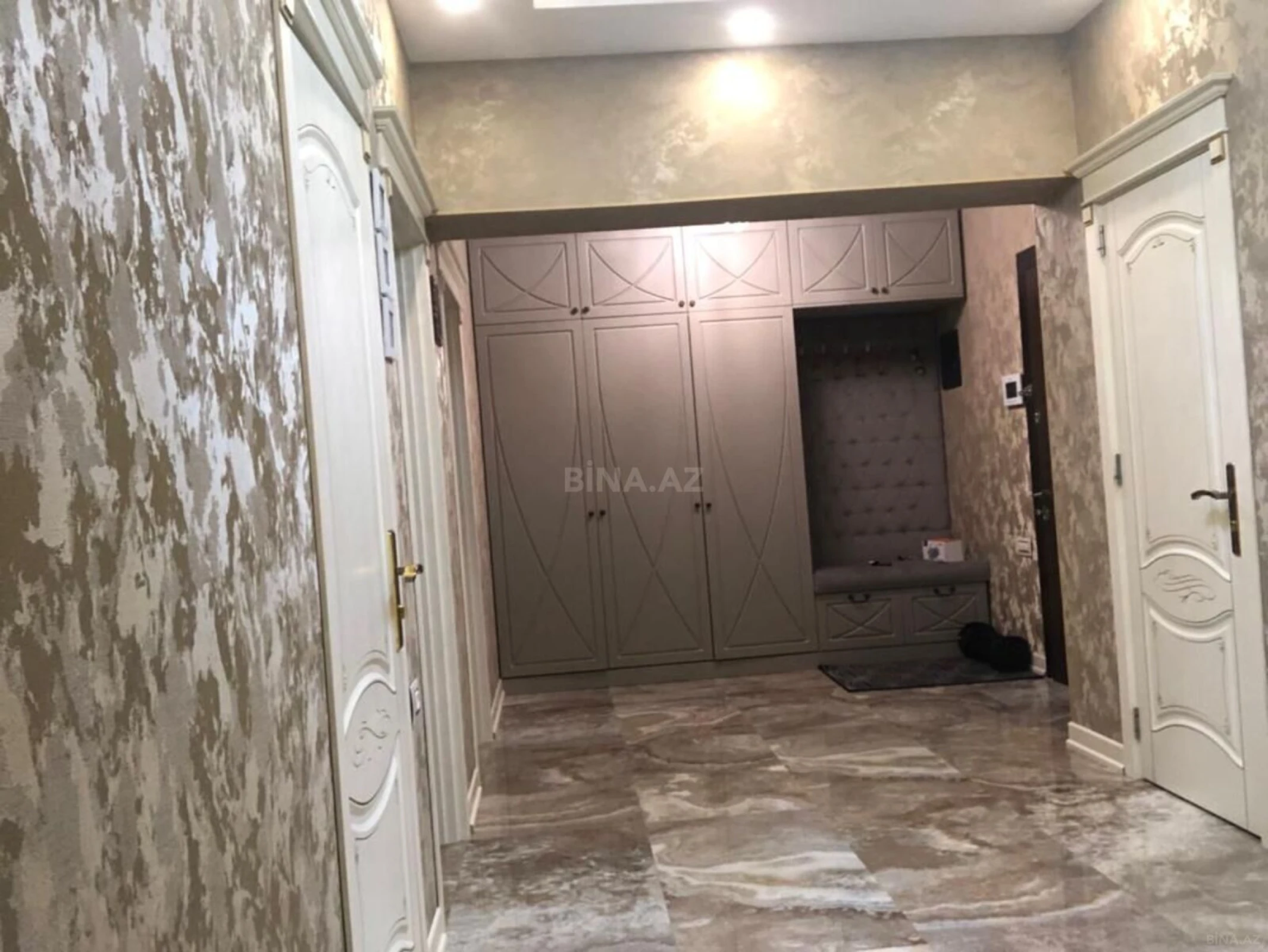Kirayə verilir 5 otaqlı mənzil 200 m²