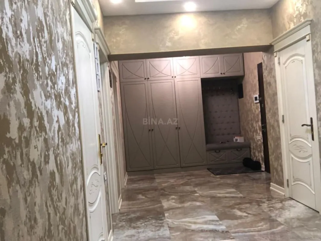 Kirayə verilir 5 otaqlı mənzil 200 m²