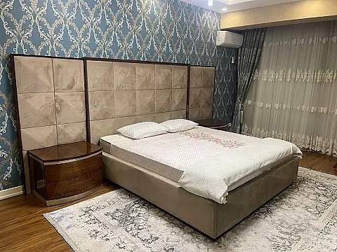 Kirayə verilir 5 otaqlı mənzil 200 m²