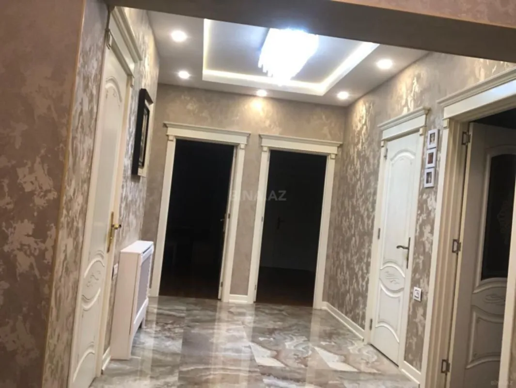 Kirayə verilir 5 otaqlı mənzil 200 m²