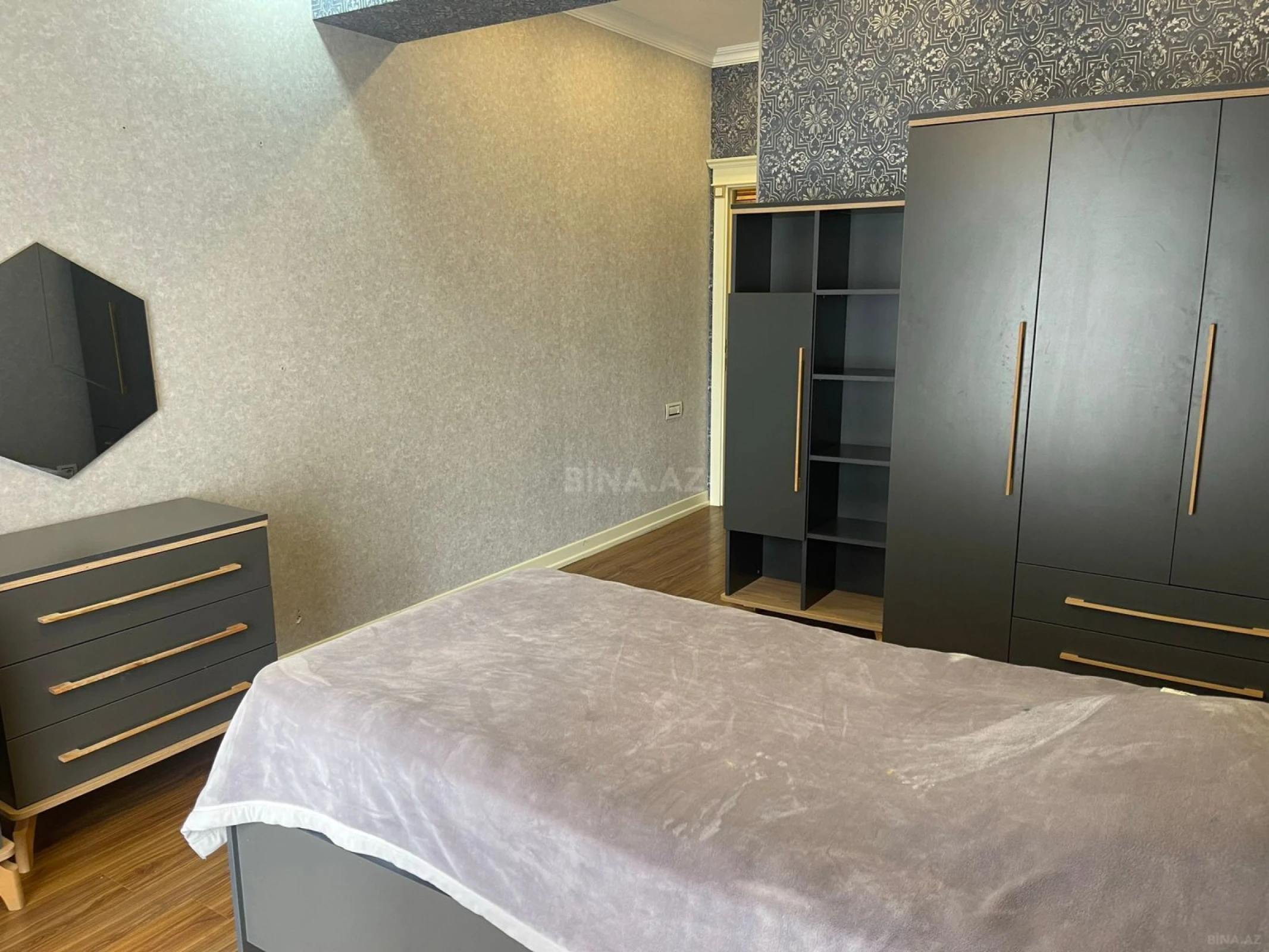 Kirayə verilir 5 otaqlı mənzil 200 m²