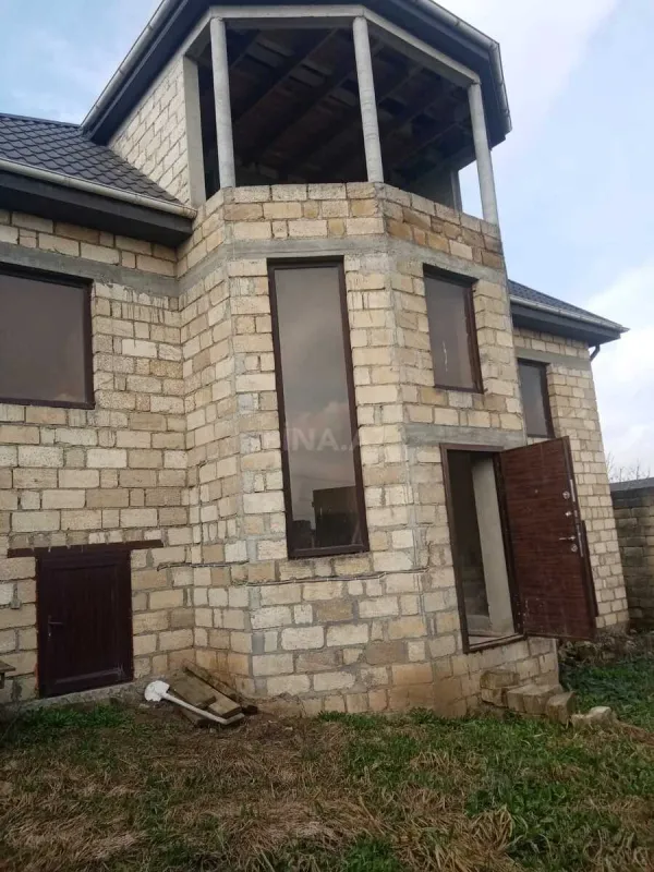 Satılır 6 otaqlı həyət evi 240 m²