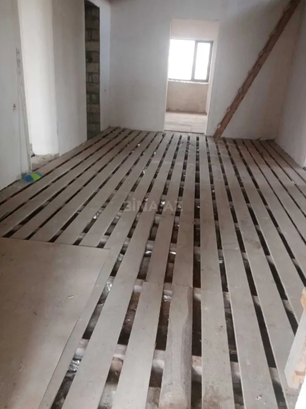 Satılır 6 otaqlı həyət evi 240 m²