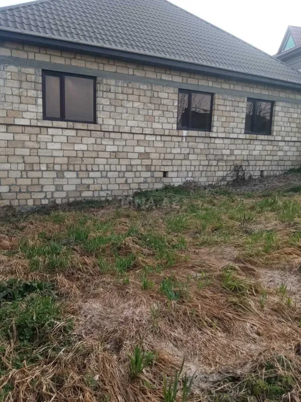 Satılır 6 otaqlı həyət evi 240 m²