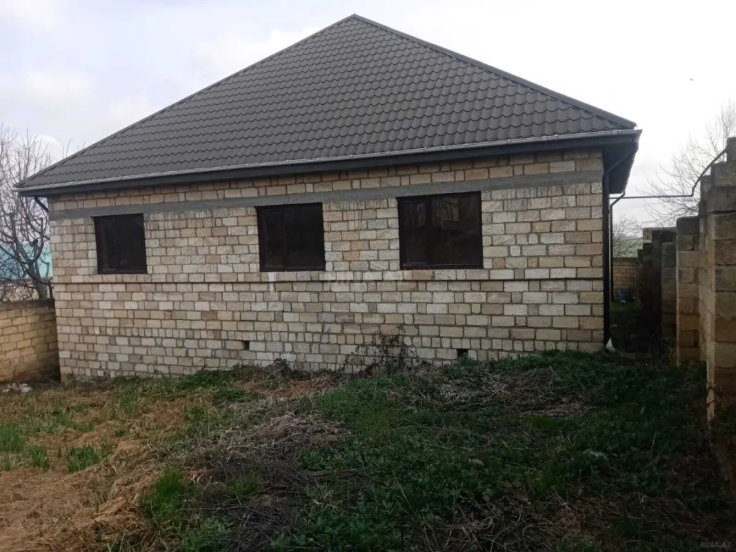 Satılır 6 otaqlı həyət evi 240 m²