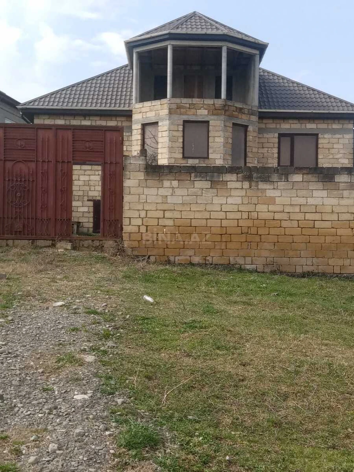Satılır 6 otaqlı həyət evi 240 m²
