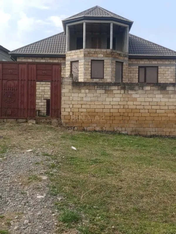 Satılır 6 otaqlı həyət evi 240 m²