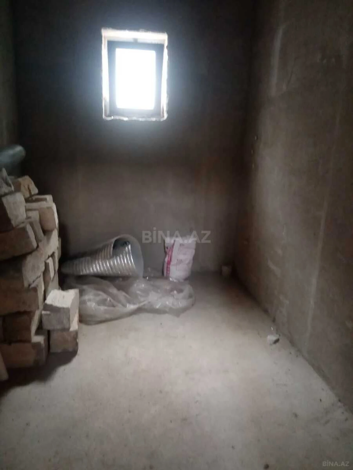 Satılır 6 otaqlı həyət evi 240 m²