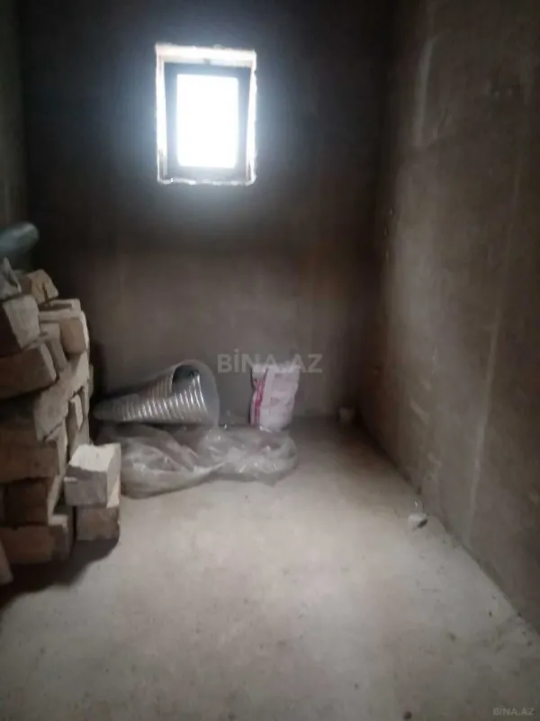 Satılır 6 otaqlı həyət evi 240 m²