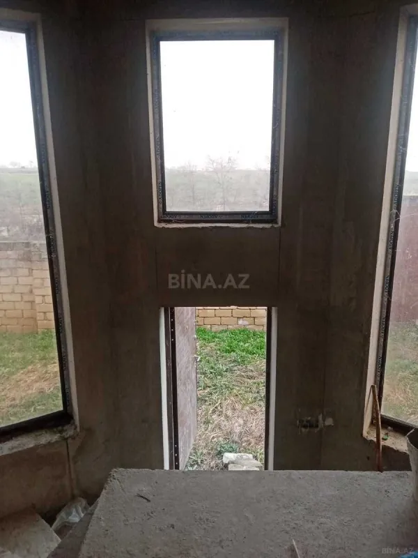 Satılır 6 otaqlı həyət evi 240 m²