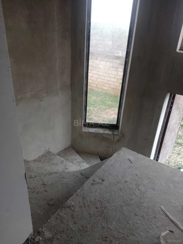 Satılır 6 otaqlı həyət evi 240 m²
