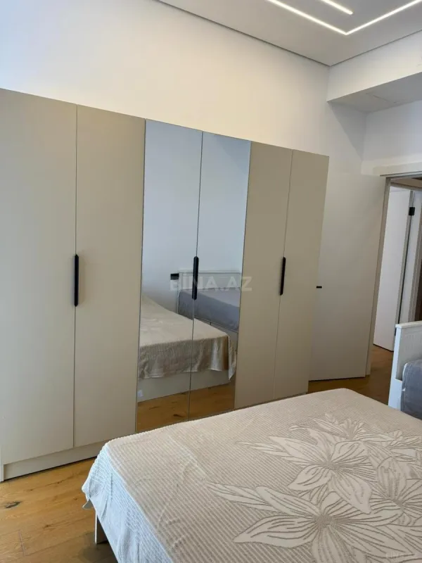 Kirayə verilir 3 otaqlı mənzil 145 m²