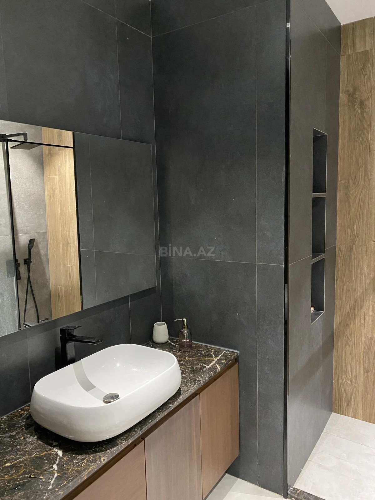 Kirayə verilir 2 otaqlı mənzil 90 m²