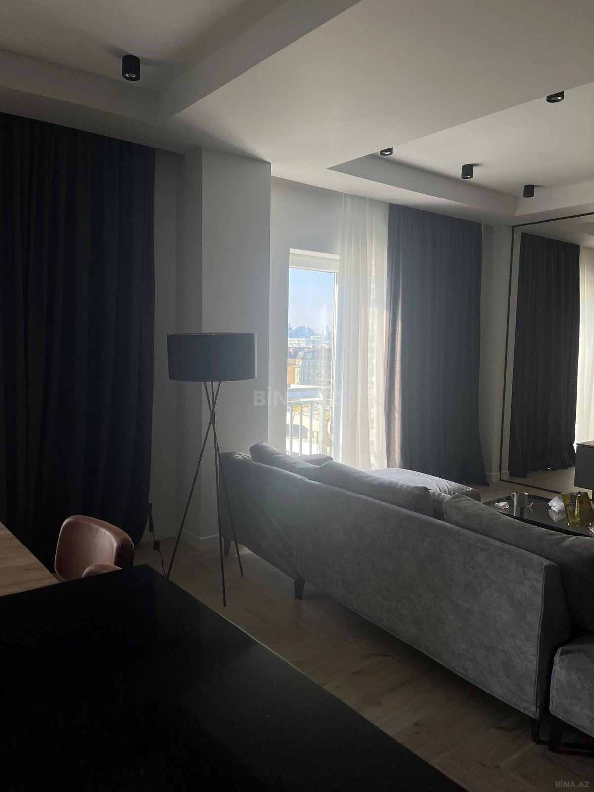 Kirayə verilir 2 otaqlı mənzil 90 m²