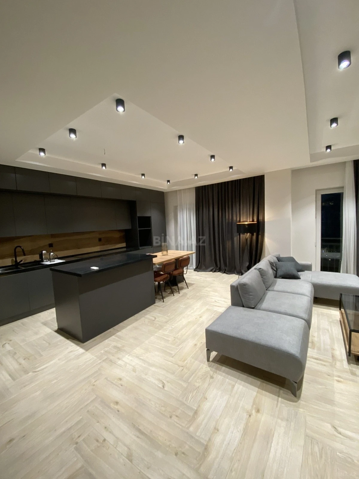 Kirayə verilir 2 otaqlı mənzil 90 m²