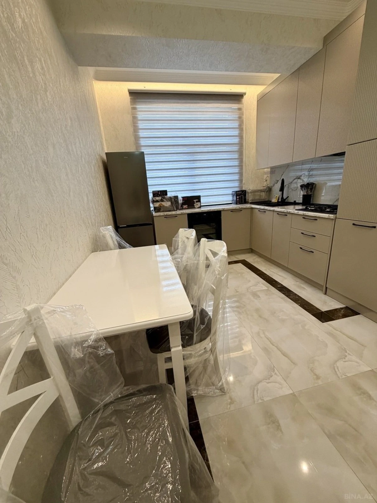 Kirayə verilir 2 otaqlı mənzil 85 m²
