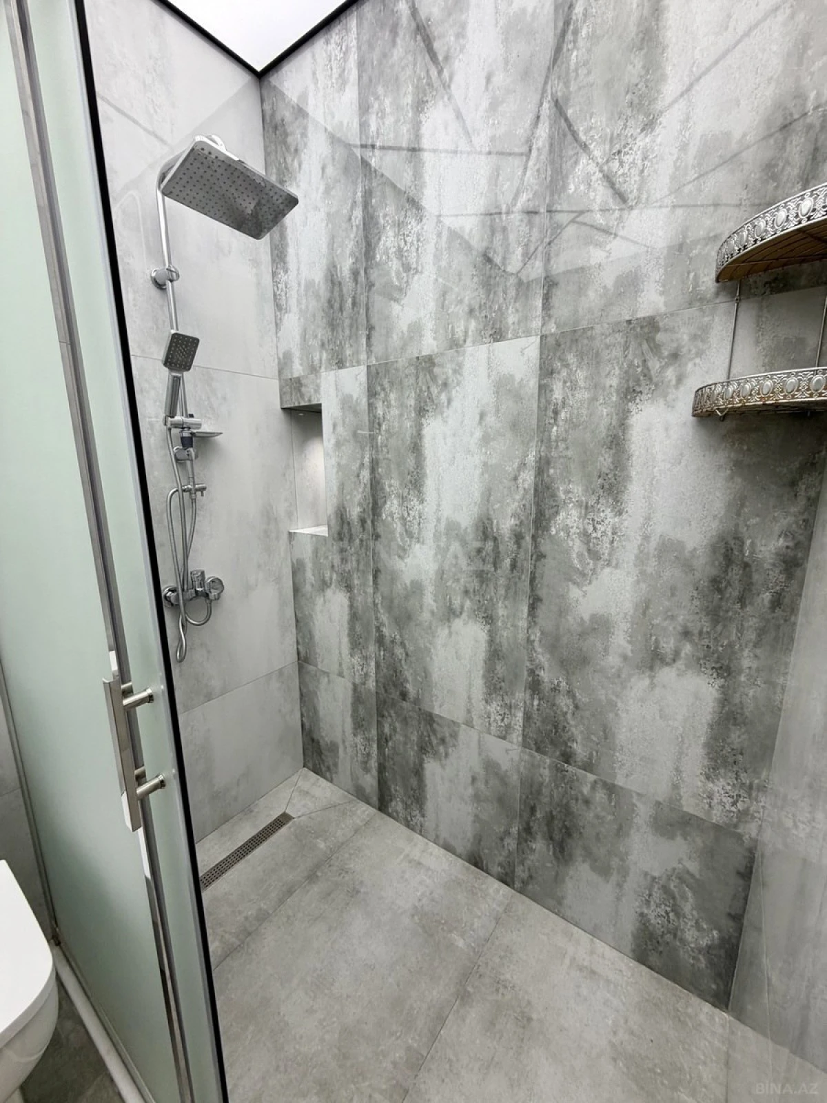 Kirayə verilir 2 otaqlı mənzil 85 m²
