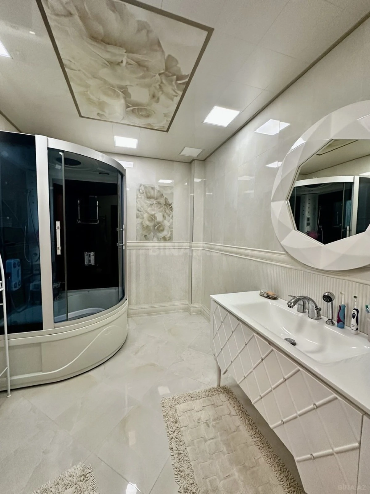 Satılır 3 otaqlı mənzil 150 m²