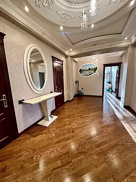 Satılır 3 otaqlı mənzil 150 m²