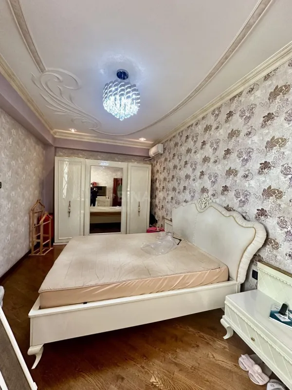 Satılır 3 otaqlı mənzil 150 m²