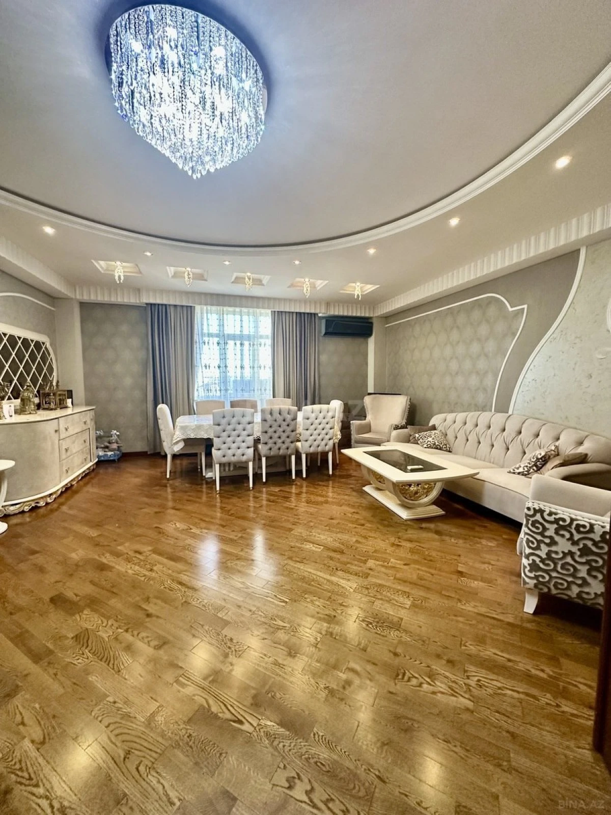 Satılır 3 otaqlı mənzil 150 m²