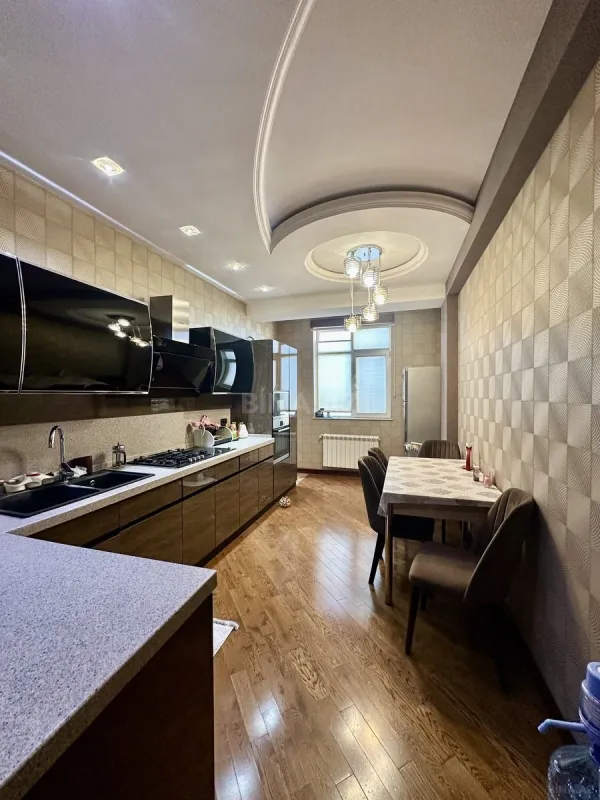 Satılır 3 otaqlı mənzil 150 m²