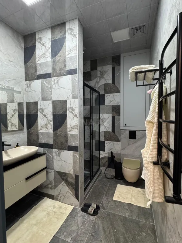 Kirayə verilir 2 otaqlı mənzil 110 m²