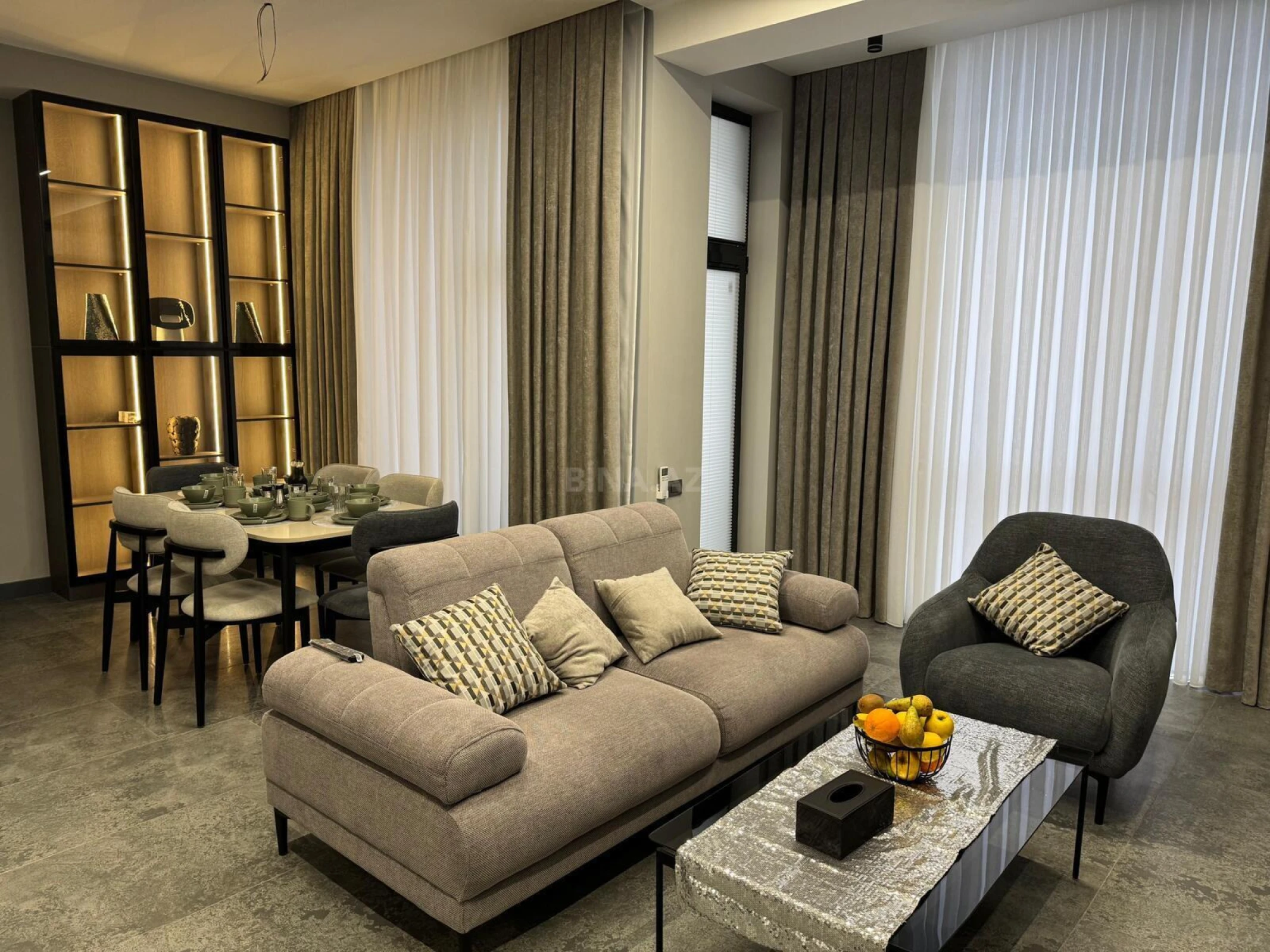 Kirayə verilir 2 otaqlı mənzil 110 m²