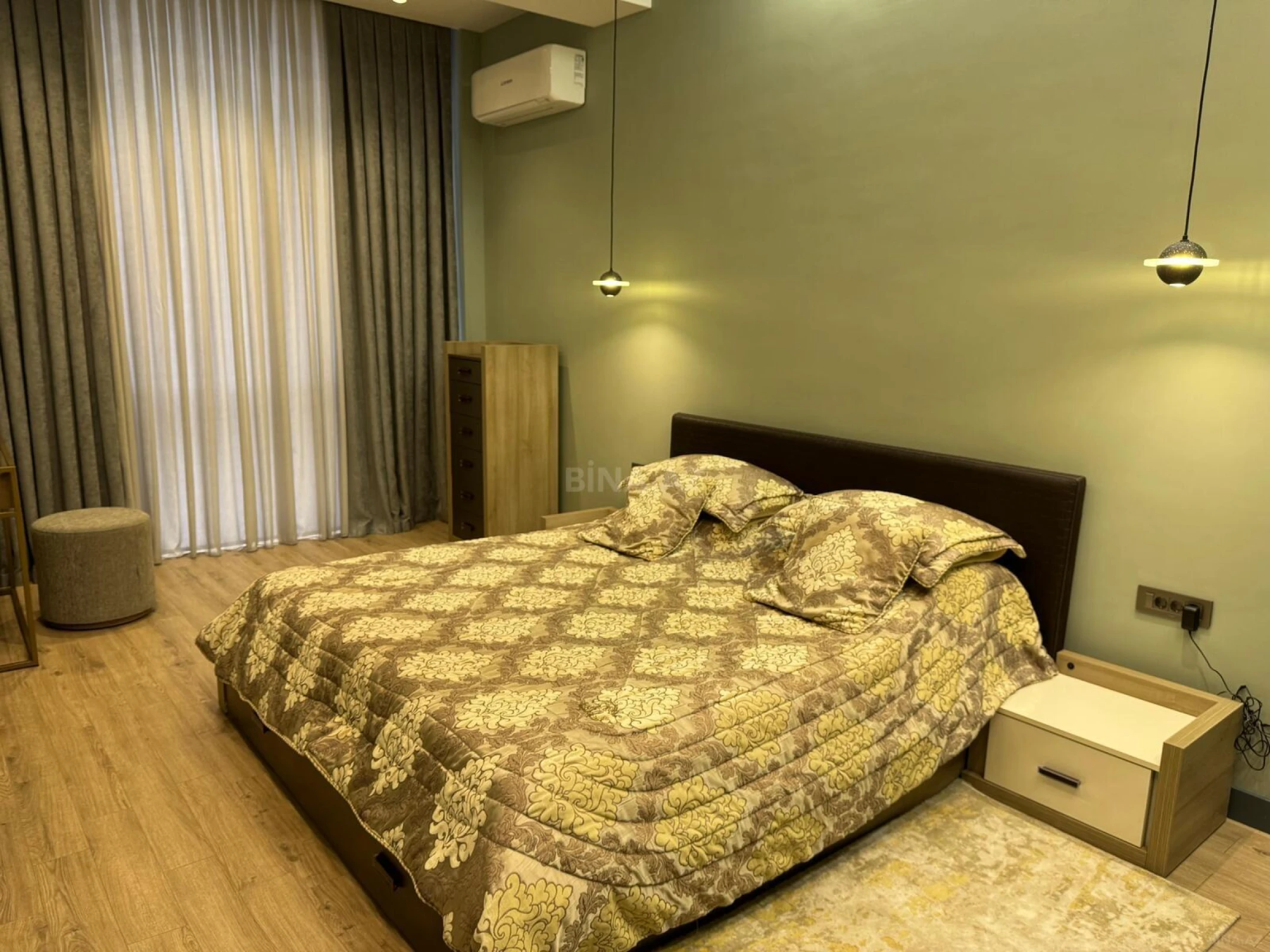 Kirayə verilir 2 otaqlı mənzil 110 m²