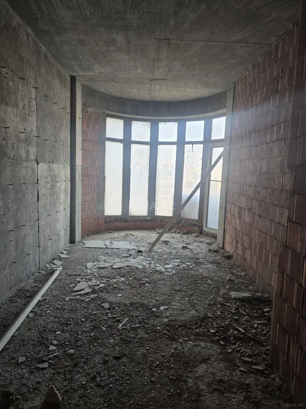 Satılır 5 otaqlı mənzil 226 m²