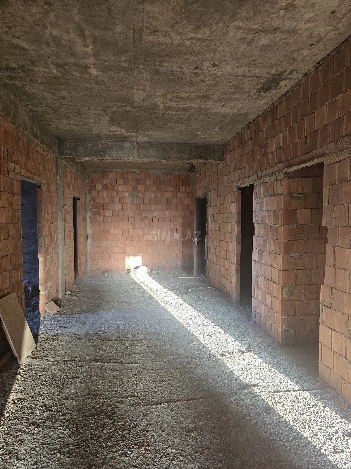 Satılır 5 otaqlı mənzil 226 m²