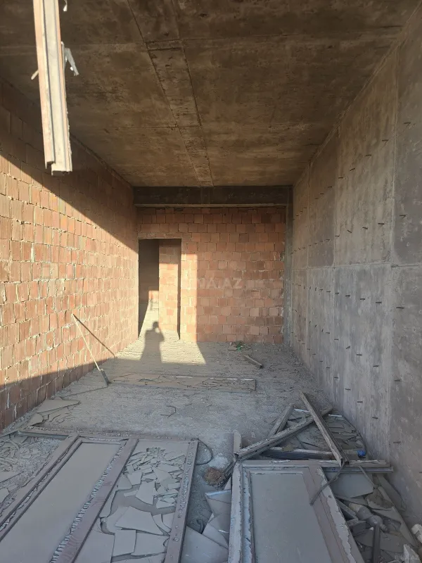 Satılır 5 otaqlı mənzil 226 m²