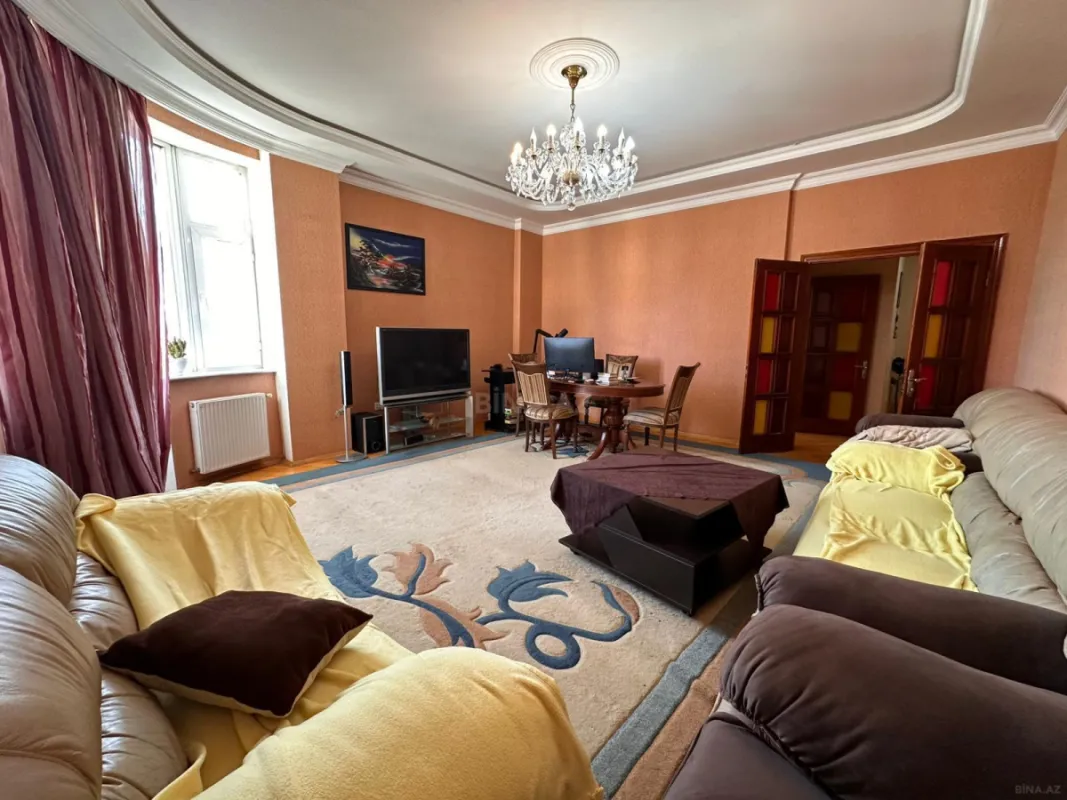 Satılır 4 otaqlı mənzil 160 m²