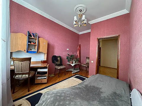 Satılır 4 otaqlı mənzil 160 m²