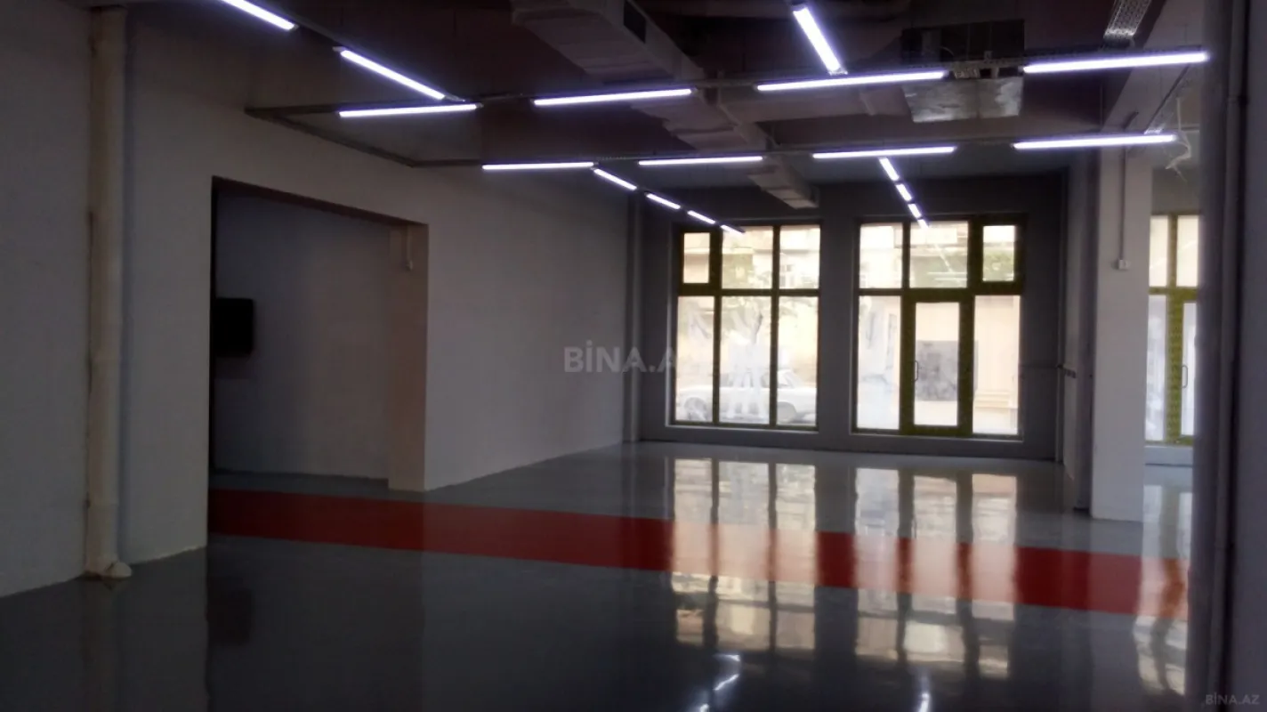 Satılır obyekt 450 m²