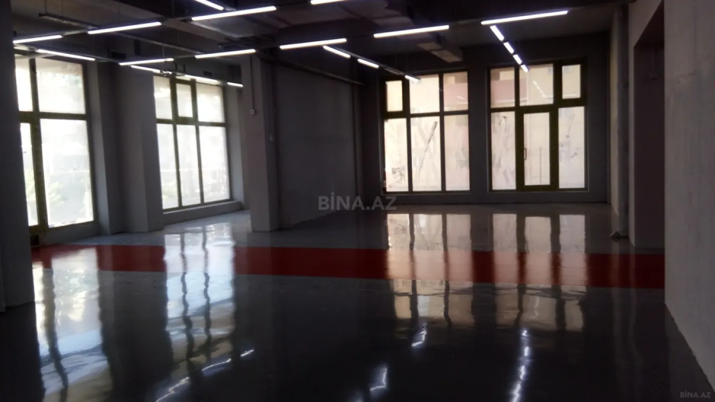 Satılır obyekt 450 m²