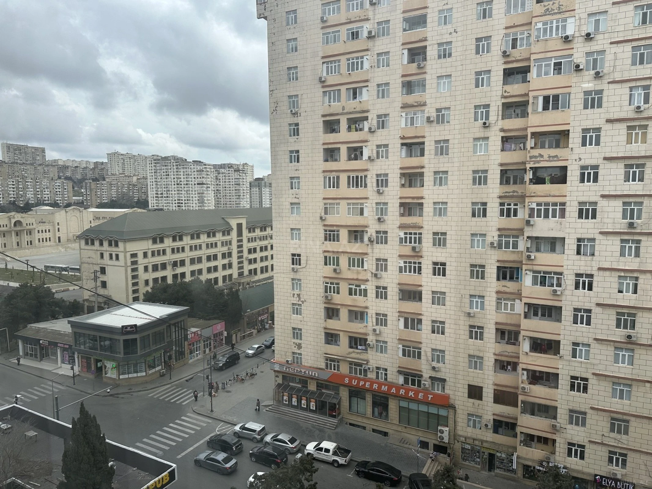 Satılır 2 otaqlı mənzil 67 m²