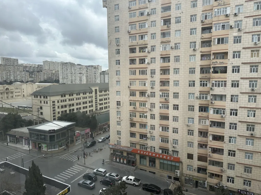 Satılır 2 otaqlı mənzil 67 m²
