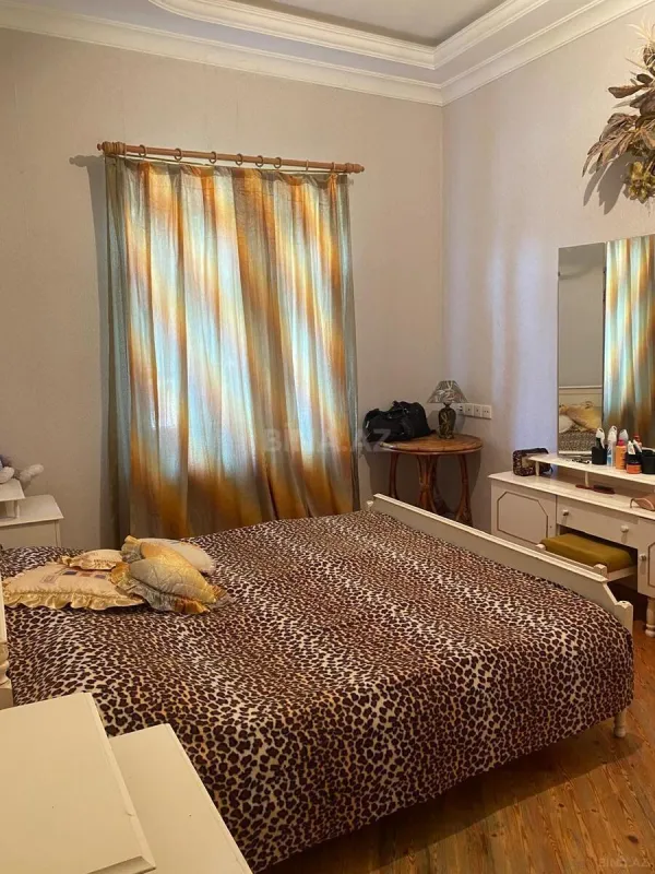 Kirayə verilir 4 otaqlı həyət evi 250 m²