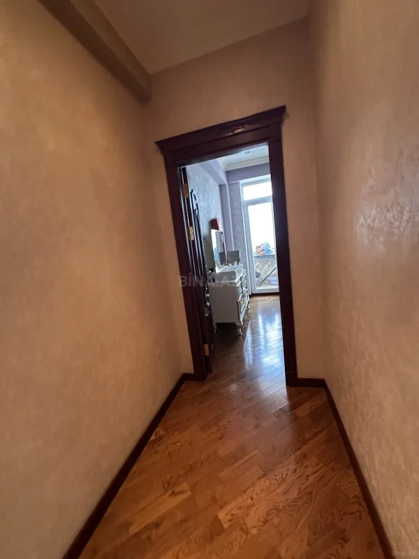 Satılır 3 otaqlı mənzil 145 m²