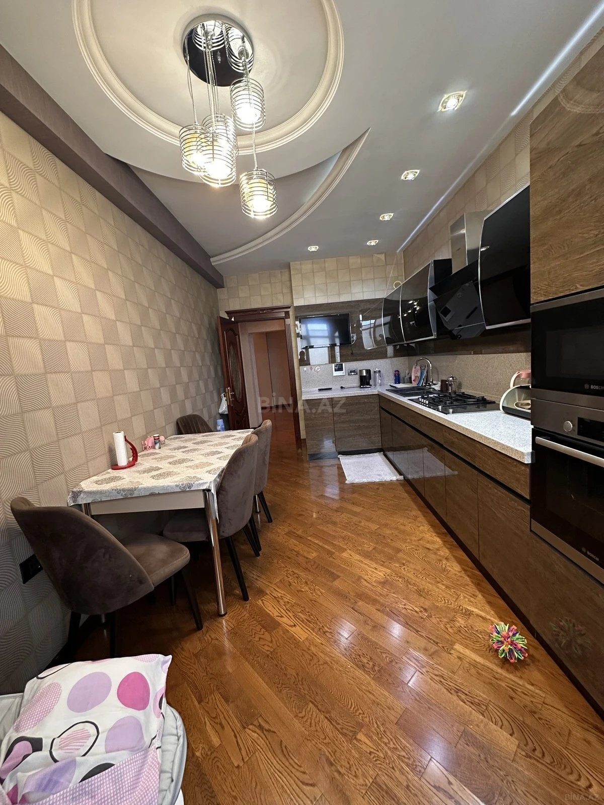 Satılır 3 otaqlı mənzil 145 m²