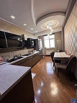 Satılır 3 otaqlı mənzil 145 m²