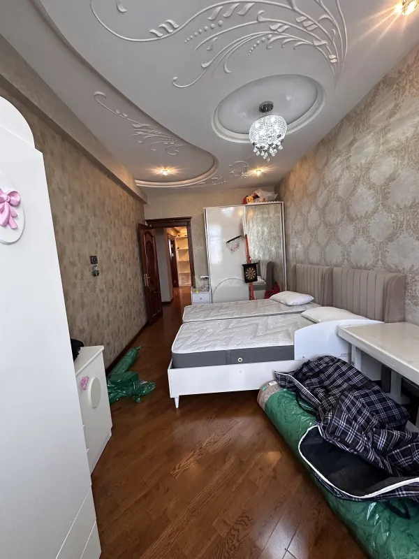 Satılır 3 otaqlı mənzil 145 m²
