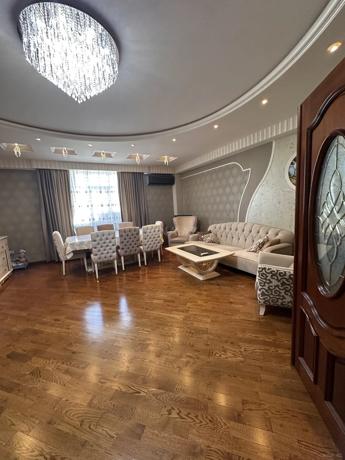 Satılır 3 otaqlı mənzil 145 m²