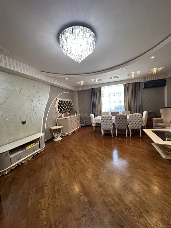 Satılır 3 otaqlı mənzil 145 m²