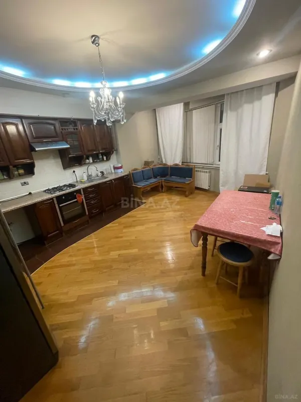 Satılır 3 otaqlı mənzil 170 m²