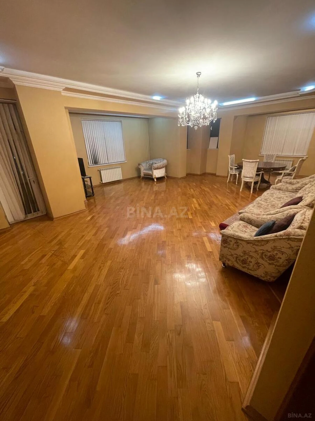 Satılır 3 otaqlı mənzil 170 m²