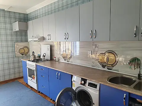 Kirayə verilir 7 otaqlı həyət evi 300 m²