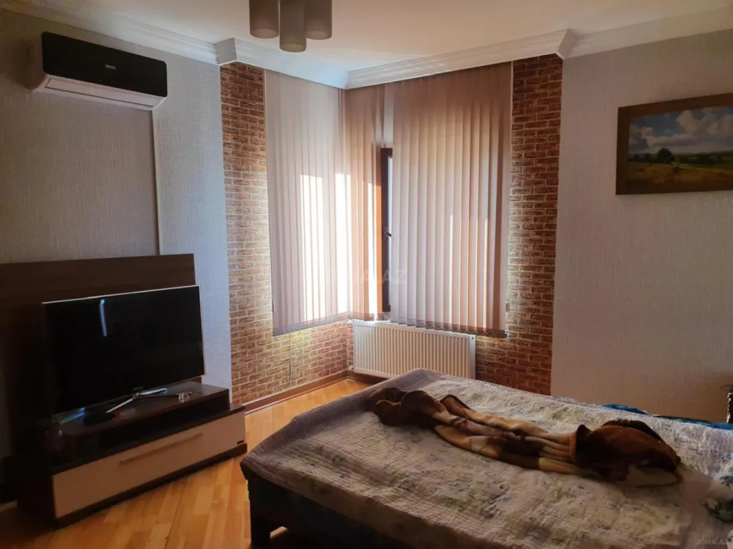 Kirayə verilir 7 otaqlı həyət evi 300 m²