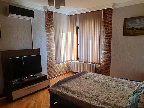 Kirayə verilir 7 otaqlı həyət evi 300 m²